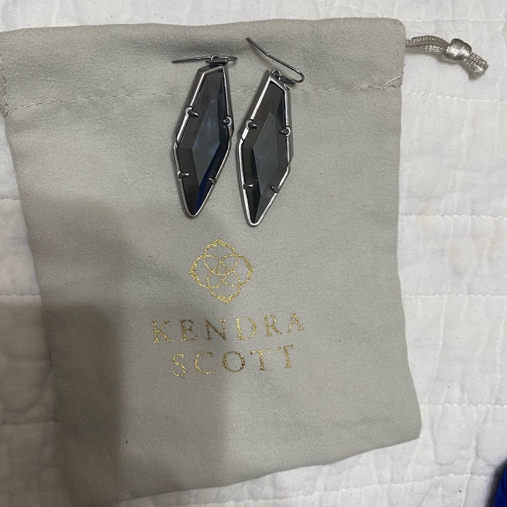 Kendra Scott grey stone earrings